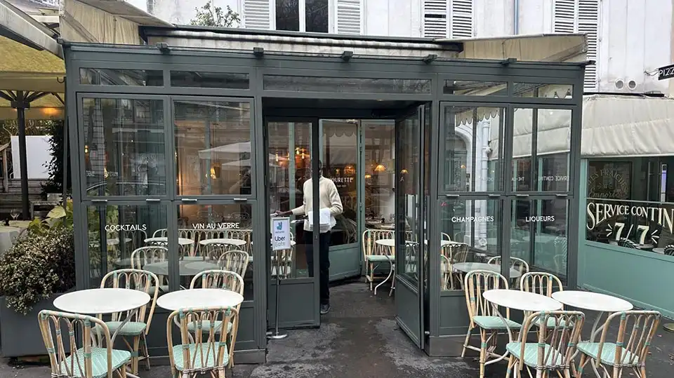 transformation terrasse fermee avec panneaux vitres toiture brasserie amourette par concept metal
