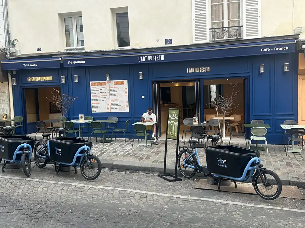 devanture-brasserie-paris-75018