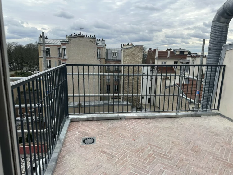 Création d'une Terrasse avec rambarde en acier Paris – Père Lachaise a Paris 75020 - vue generale